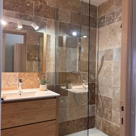 Apartment Bord De Mer, Terrasse Et Parking