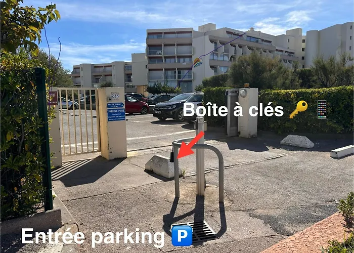 Bord De Mer, Terrasse Et Parking *